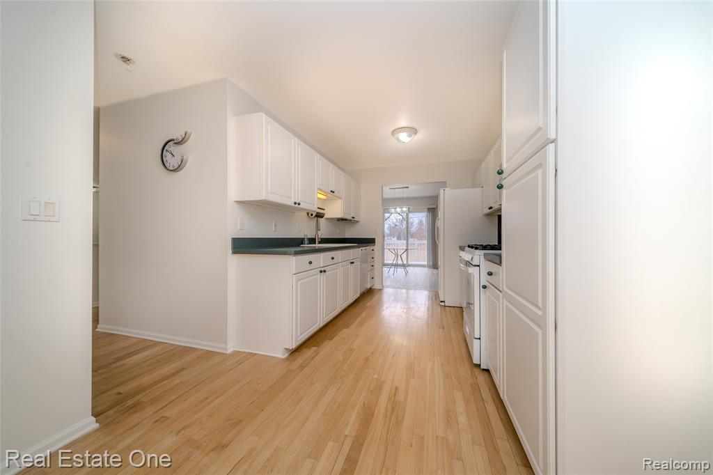 24099 Tana Court, Farmington, MI 48335 — Photo 27