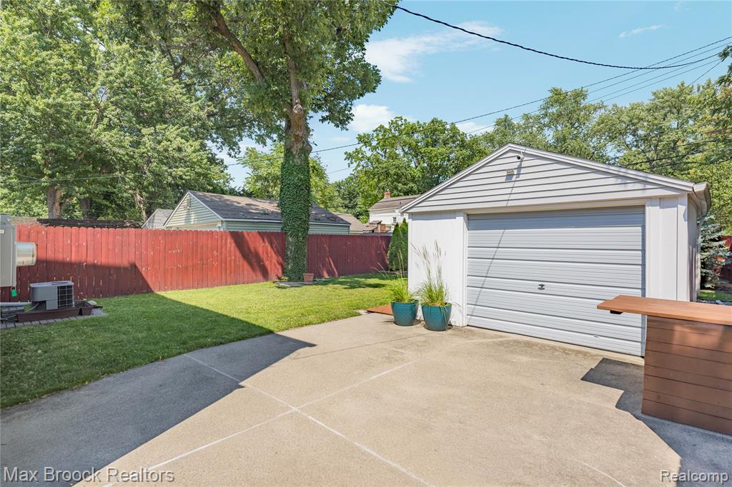 808 N Edgeworth Avenue, Royal Oak, MI 48067 — Photo 40