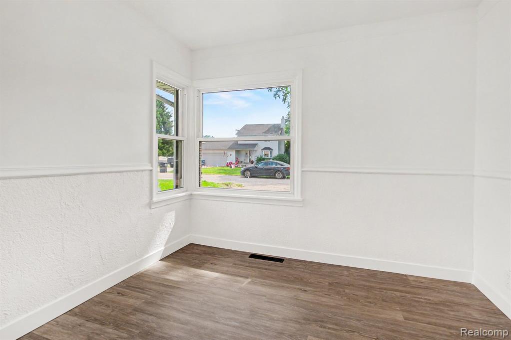 8653 Lanewood Street, Westland, MI — Photo 12