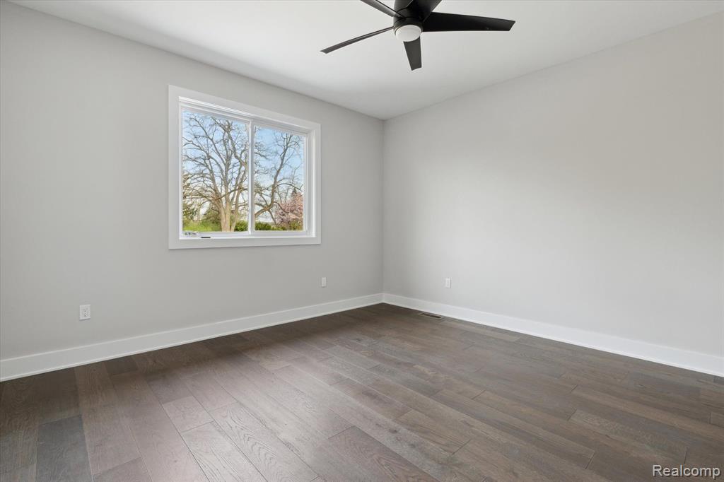 9 ANNANDALE, Leonard, MI 48367 — Photo 47
