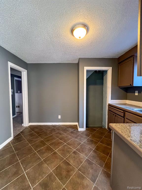 5566 LAKEVIEW Street, Detroit, MI 48213 — Photo 8
