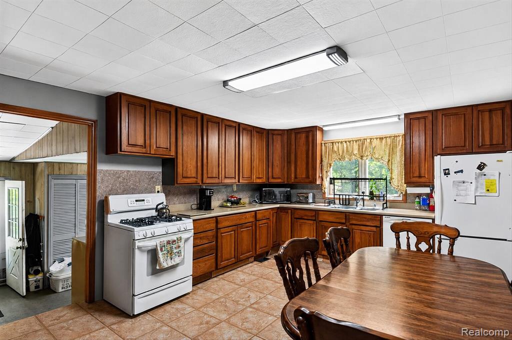 3660 Keewahdin Road, Fort Gratiot, MI 48059 — Photo 10