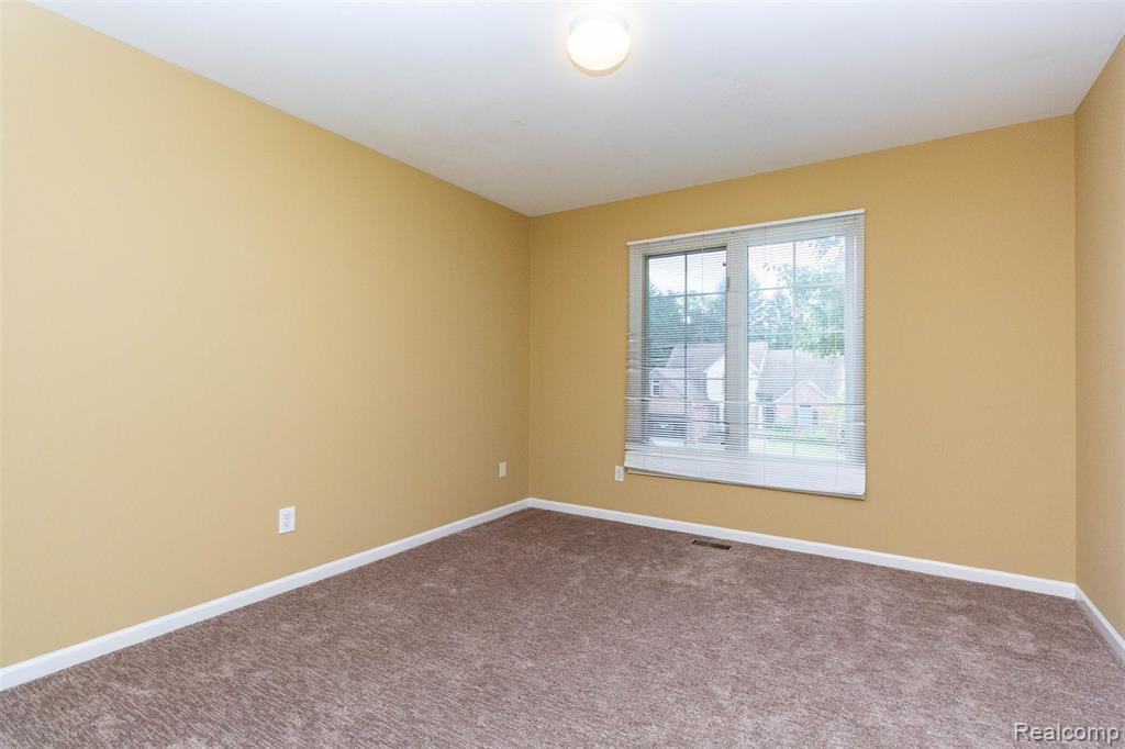878 Dakota, Rochester Hills, MI 48307 — Photo 29
