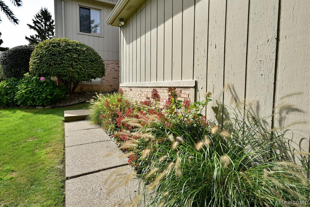 29439 LAUREL Drive, Farmington Hills, MI 48331 — Photo 2