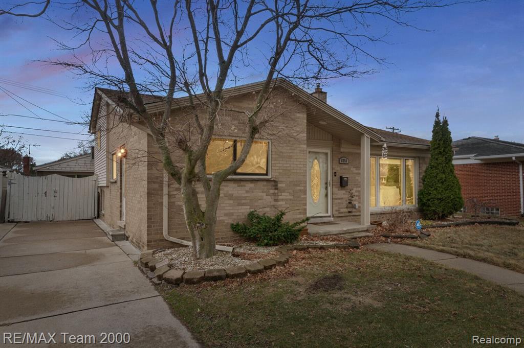 6751 N CHARLESWORTH Street, Dearborn Heights, MI 48127 — front exterior