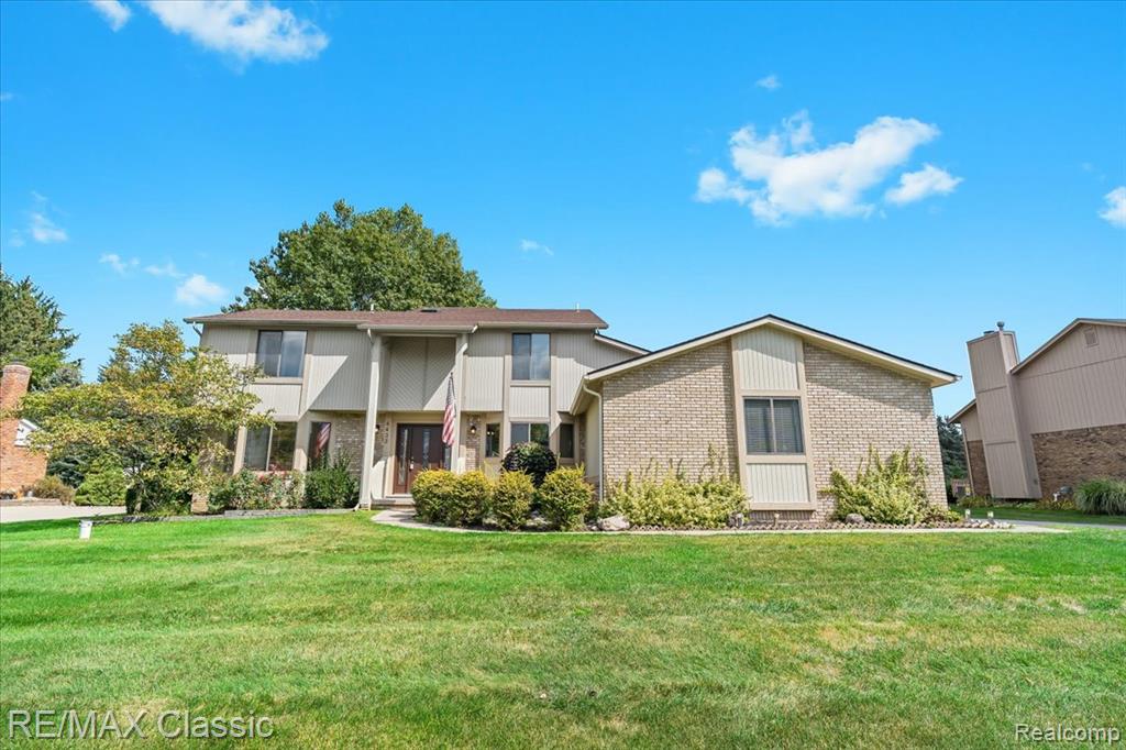 4432 Ravinewood Drive, Commerce Twp, MI 48382 — Photo 2