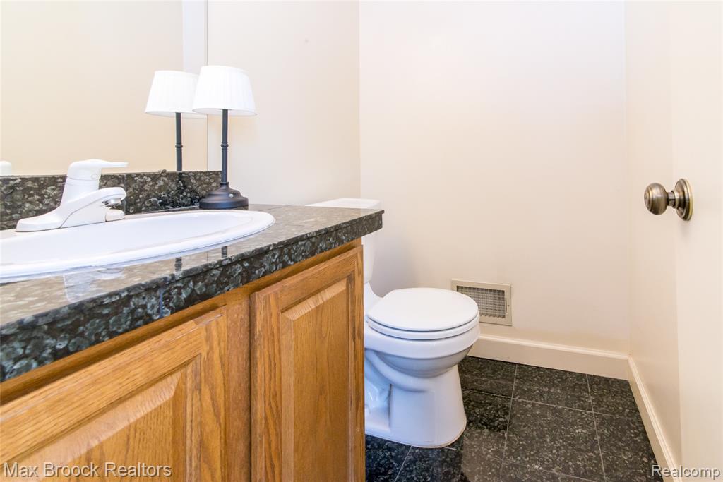 41350 Woodward Avenue, Bloomfield Hills, MI 48304 — Photo 17