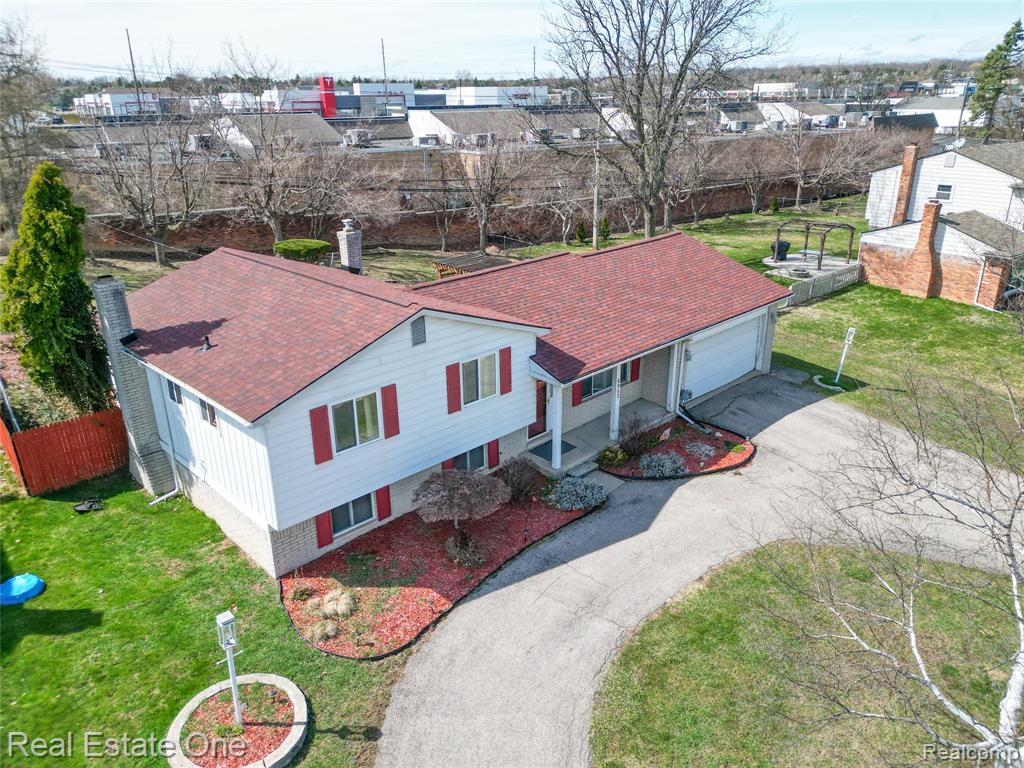 6942 Leslee Crest Drive, West Bloomfield, MI — Photo 4