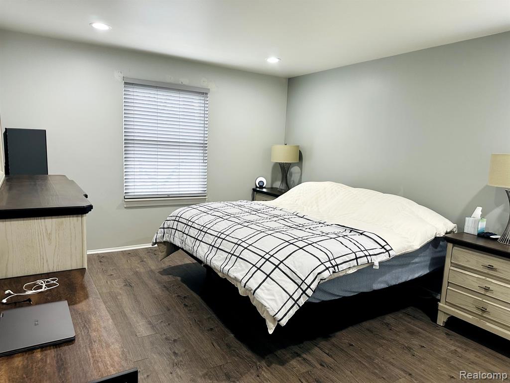 295 INLET N, Walled Lake, MI 48390 — Photo 18