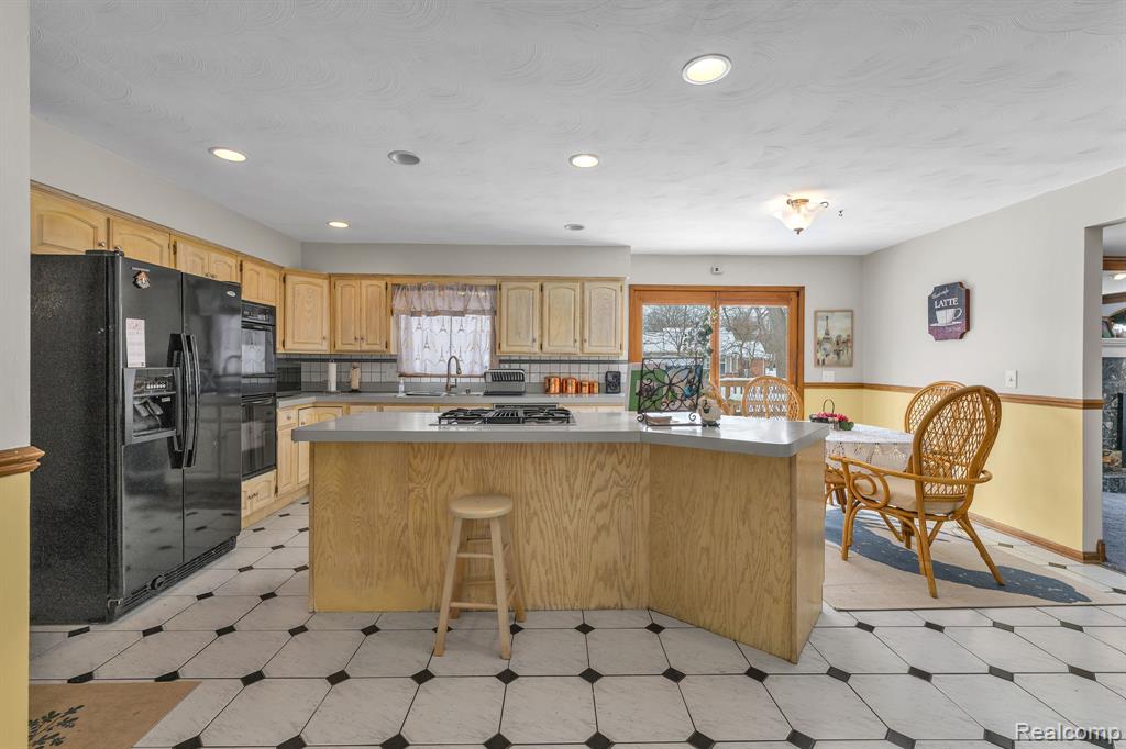 8121 Saint James Drive, Grosse Ile, MI 48138 — Photo 12