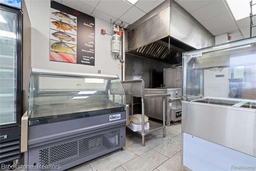 16645 W Warren Avenue, Detroit, MI, 48228