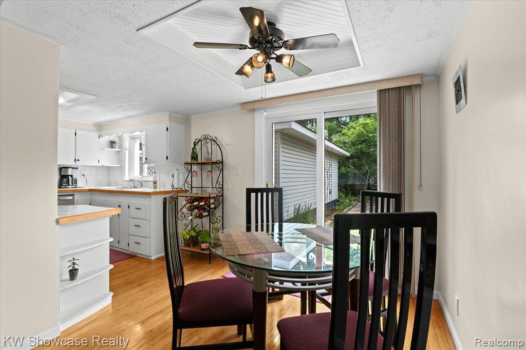5865 Crescent Road, Waterford, MI 48327 — Photo 8