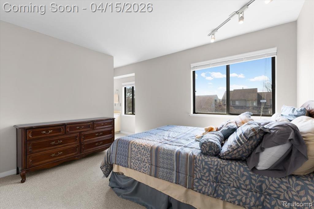 630 Ashley Circle, Rochester Hills, MI 48307 — Photo 16