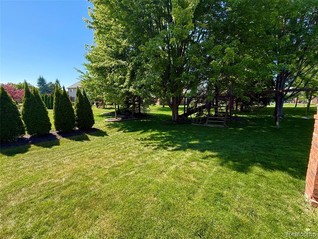 46557 Glen Pointe Drive, Utica, MI 48315 — Photo 60