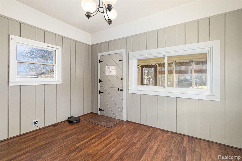613 S EAST Street, Fenton, MI 48430 — Photo 8