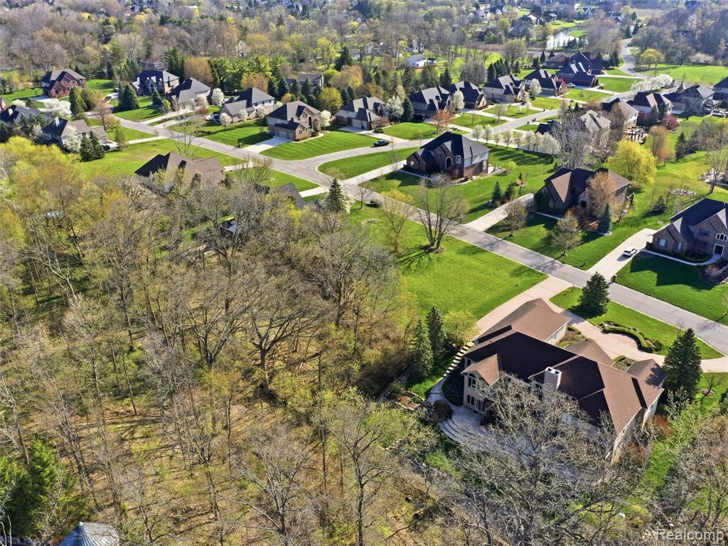 4710 Woodland Hills Drive, Rochester, MI 48306 — Photo 9