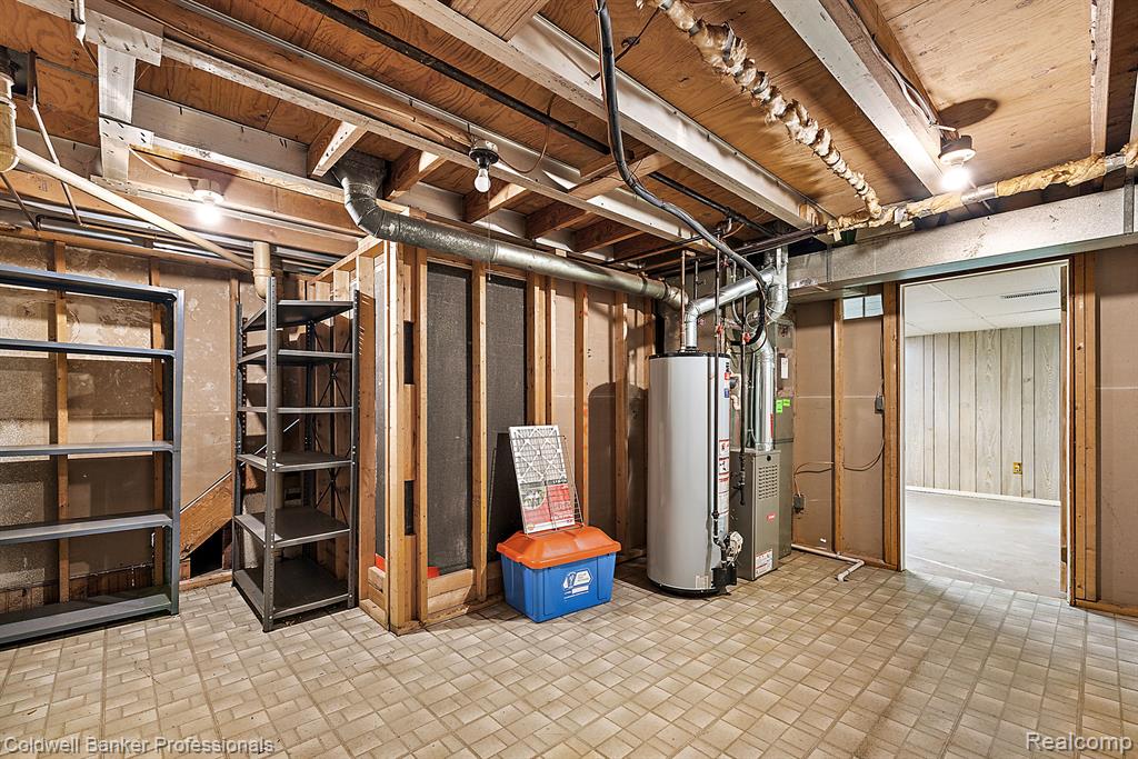 2685 ROUNDTREE Drive, Troy, MI 48083 — Photo 35