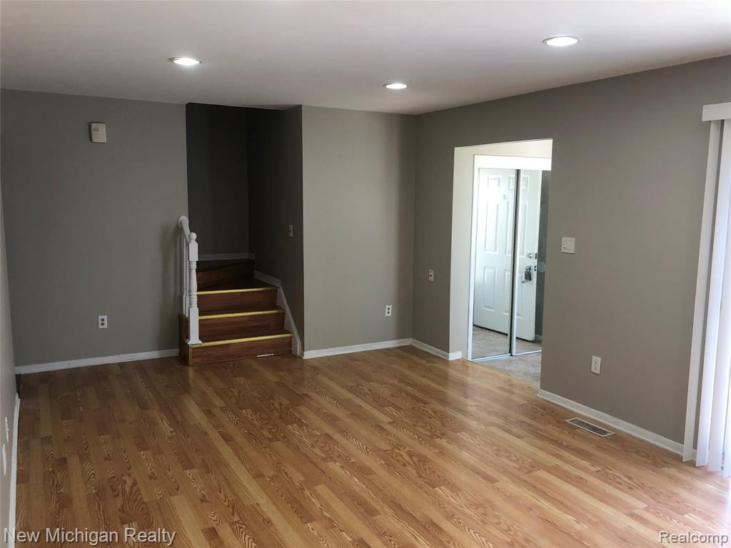 8755 GEORGE F BUNKER, Sterling Heights, MI 48313 — Photo 6
