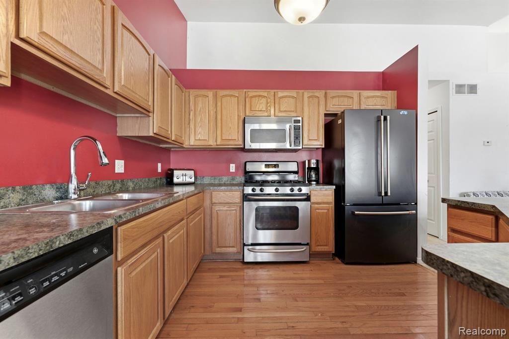 23664 W Lake Circle, Brownstown, MI 48183 — Photo 8