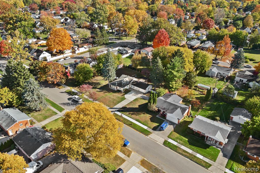 8946 OPORTO Street, Livonia, MI 48150 — Photo 36