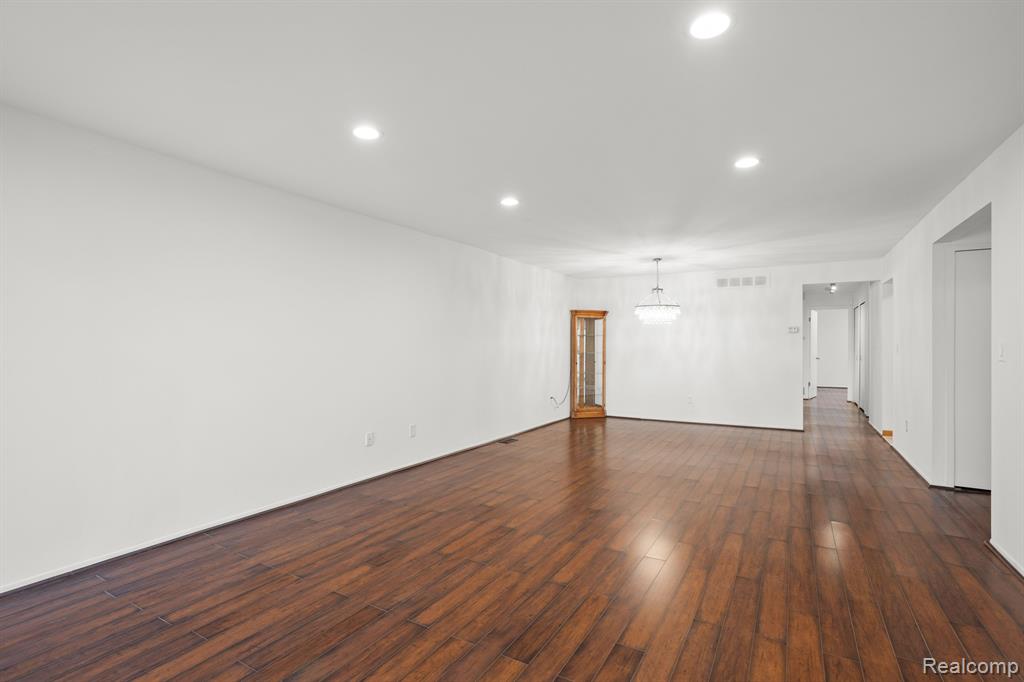 37161 DEER RUN Drive, Farmington Hills, MI 48331 — Photo 10