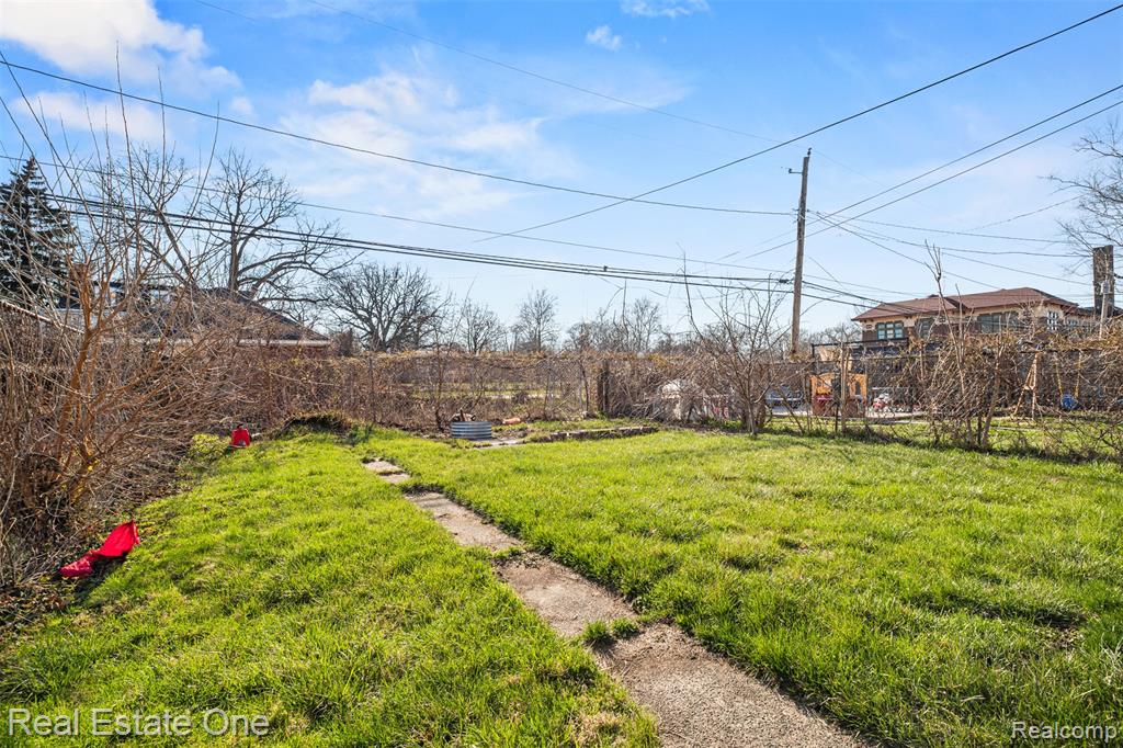2965 FISCHER Street, Detroit, MI 48214 — Photo 27