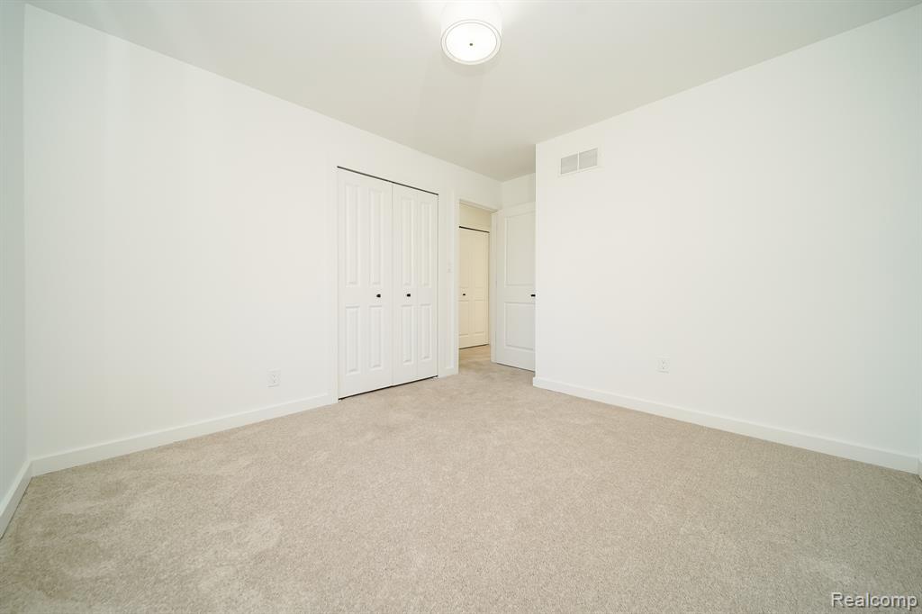 4060 Franklin Park Drive, Sterling Heights, MI 48310 — Photo 31