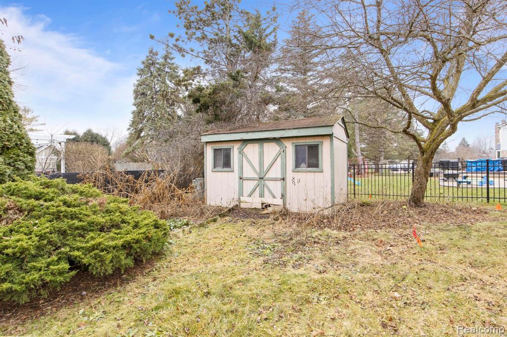 46749 Camelia Drive, Canton, MI 48187 — Photo 33