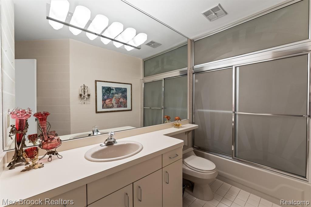 4159 Foxpointe Drive, West Bloomfield, MI 48323 — Photo 26