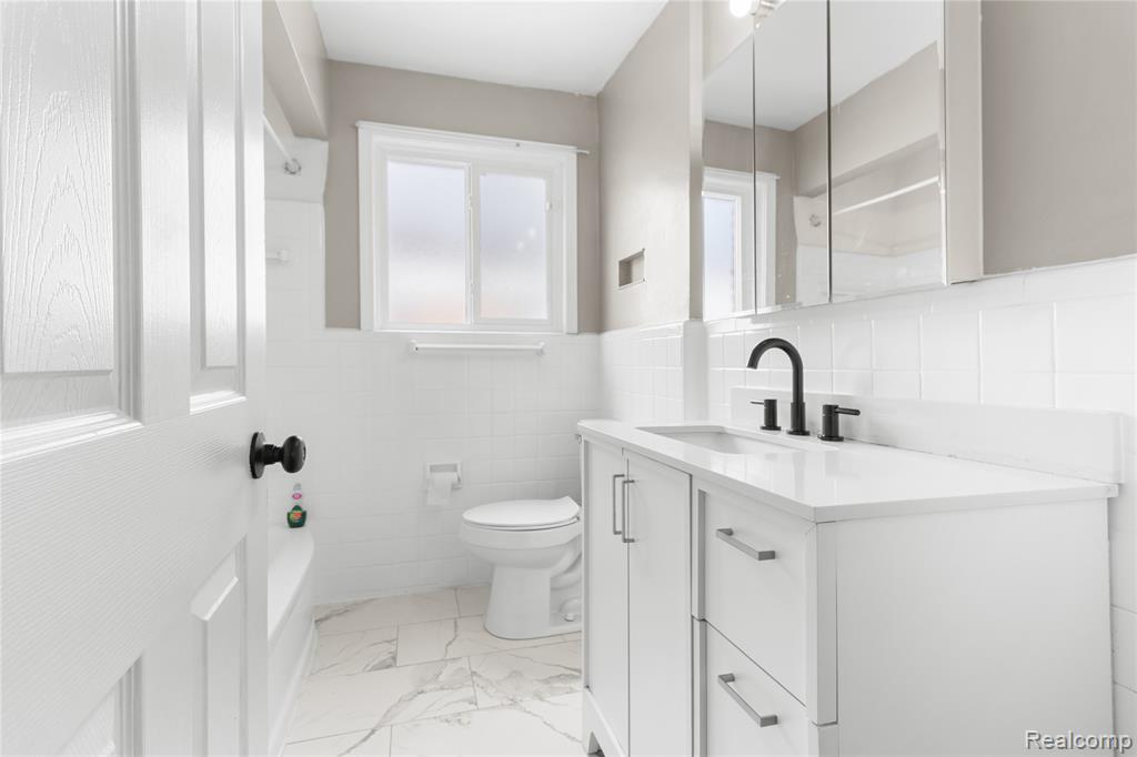 6781 Iowa Street, Hamtramck, MI 48212 — Photo 11