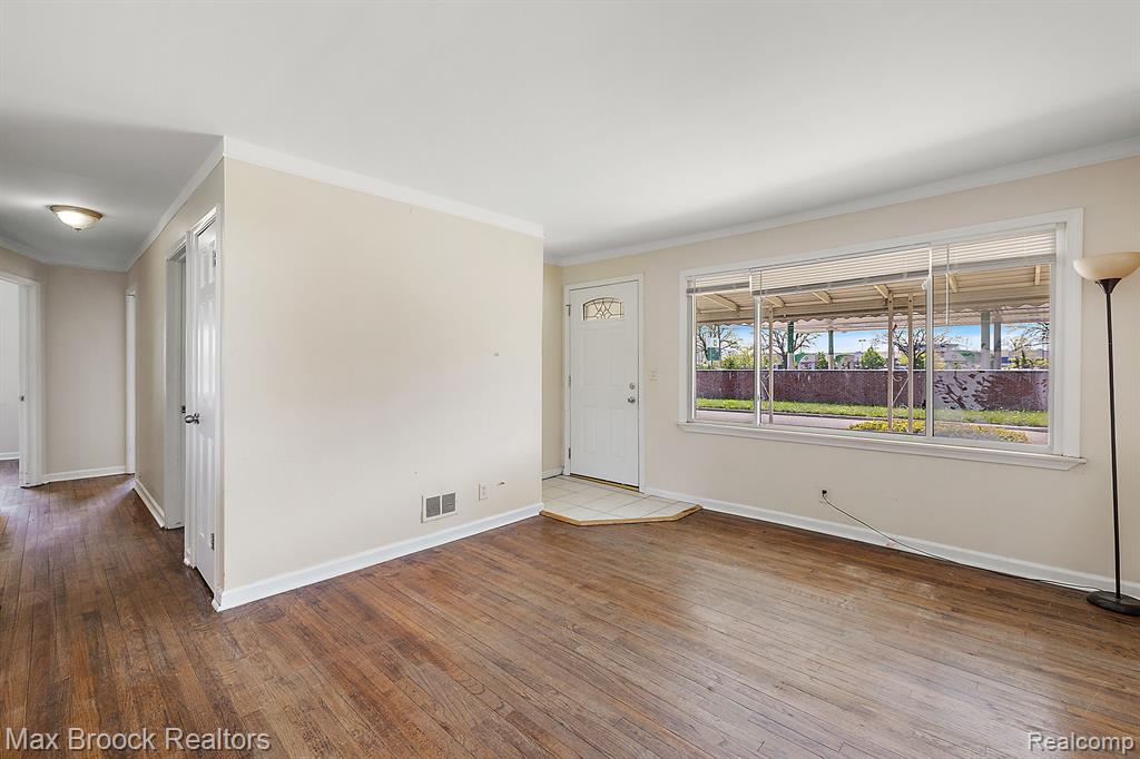 561 Bennett Avenue, Ferndale, MI 48220 — Photo 2