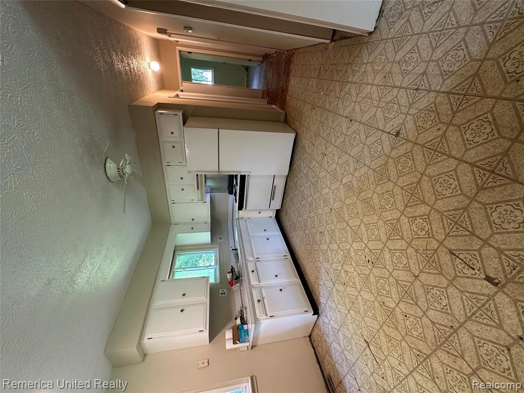 4550 W Allen Road, Howell, MI 48855 — Photo 11