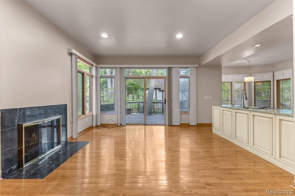 4 LEMINGTON, Dearborn, MI 48126 — Photo 31