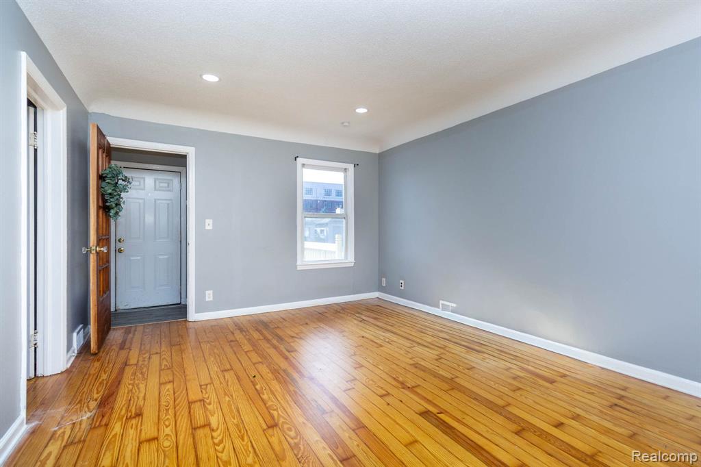7481 Gerald Avenue, Warren, MI 48092 — Photo 6