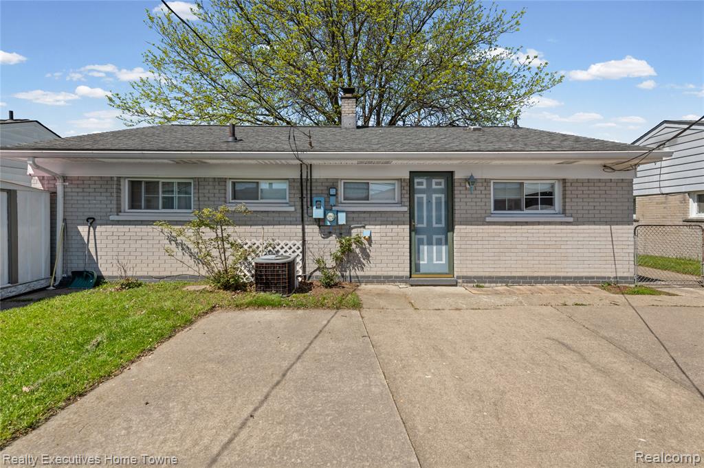25520 Miracle Drive, Madison Heights, MI 48071 — Photo 22