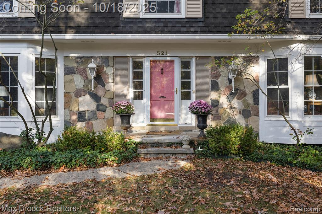 521 Kingsley Trail, Bloomfield Hills, MI 48304 — Photo 2