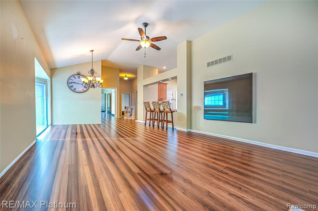 807 Whisperwood Drive, 70, Fenton, MI 48430 — Photo 6