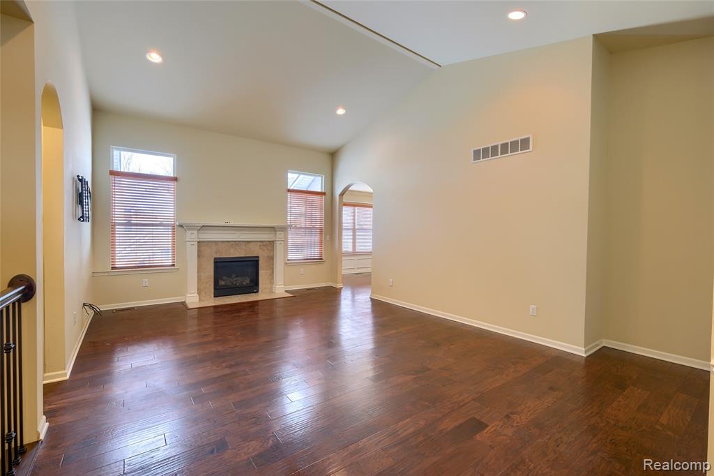 4503 Cross Creek Boulevard, Burton, MI 48509 — Photo 5