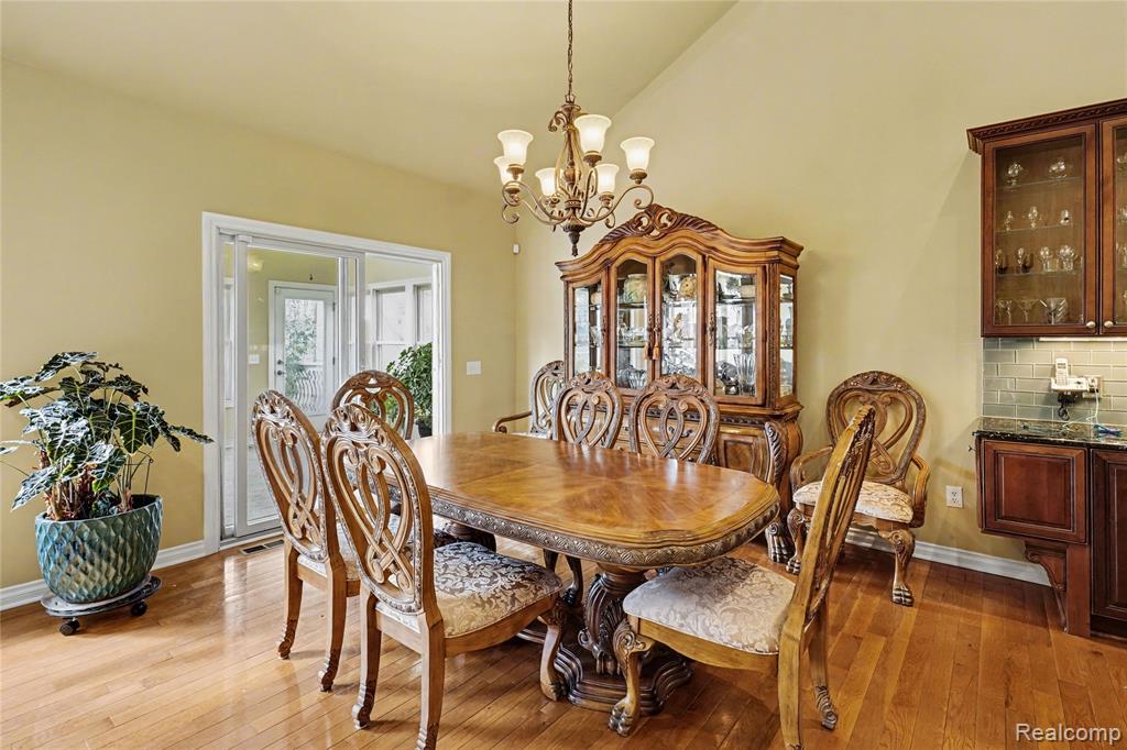 10229 Edgewood Drive, Grand Blanc, MI 48439 — Photo 4