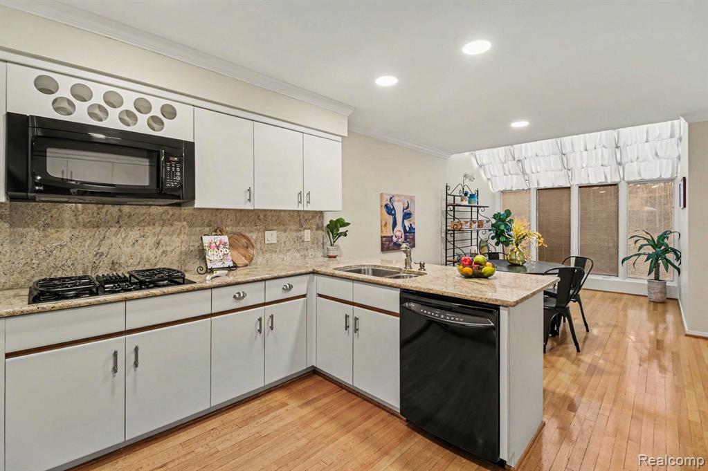 5080 Mirror Lake Court, West Bloomfield, MI 48323 — Photo 5