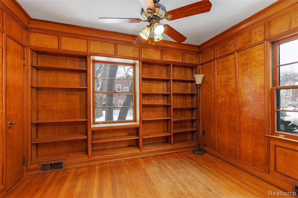12935 Victoria Avenue, Huntington Woods, MI — Photo 16