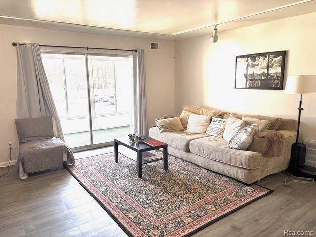 32080 GRAND RIVER Avenue, 82, Farmington, MI 48336 — Photo 19