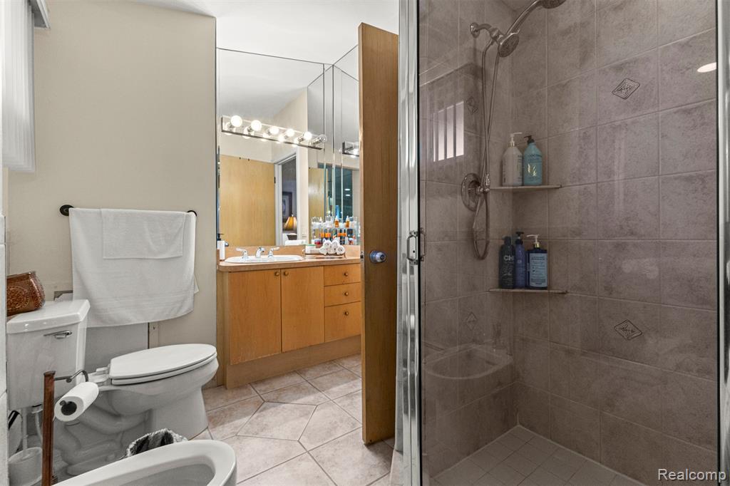 5589 Pembury, West Bloomfield, MI — Photo 33