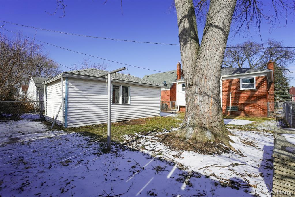 927 CLEOPHUS Parkway, Lincoln Park, MI 48146 — Photo 6
