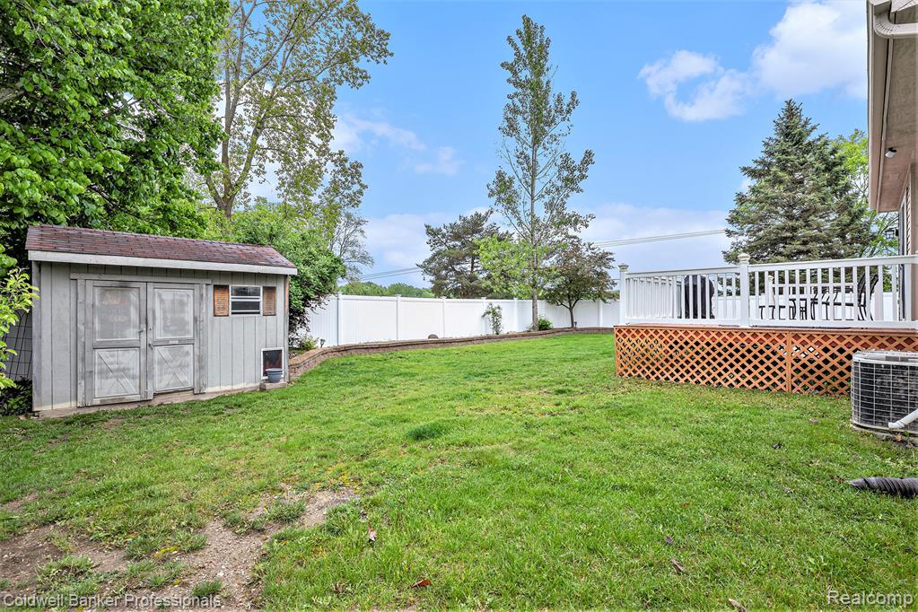4499 Meadows Avenue, Grand Blanc, MI 48439 — Photo 24