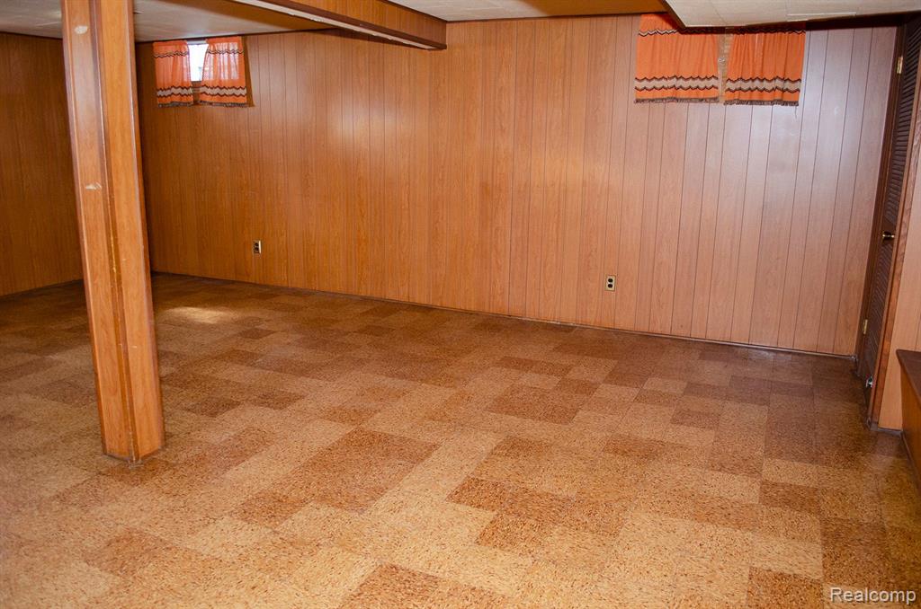 9819 WESTMORE Street, Livonia, MI 48150 — Photo 27