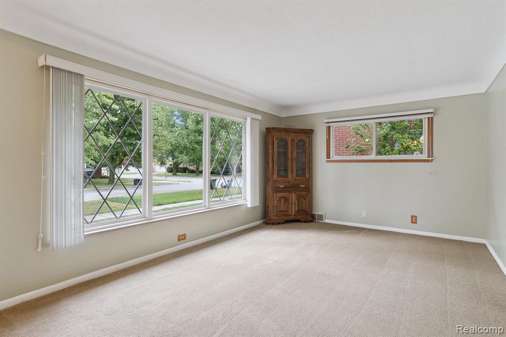 7868 Robinson Avenue, Allen Park, MI 48101 — Photo 4