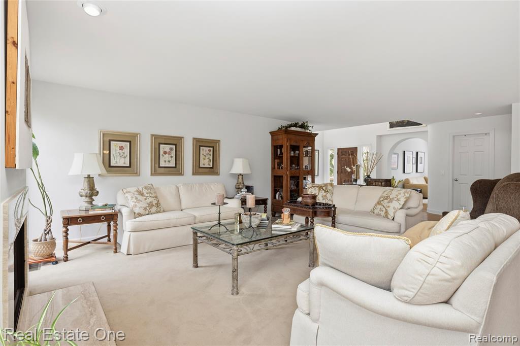 7026 Daventry Woods Drive, West Bloomfield, MI — Photo 10