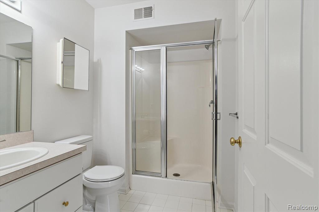 2670 S KNIGHTSBRIDGE Circle, Ann Arbor, MI 48105 — Photo 18