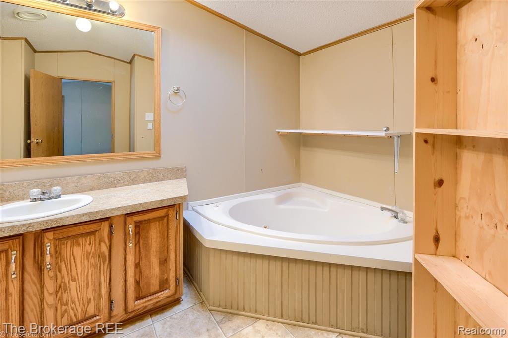 17101 Kropf Avenue, Davisburg, MI 48350 — Photo 27
